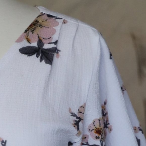 Ouevre Short Sleeve Wrap Blouse sz S - Picture 4 of 5